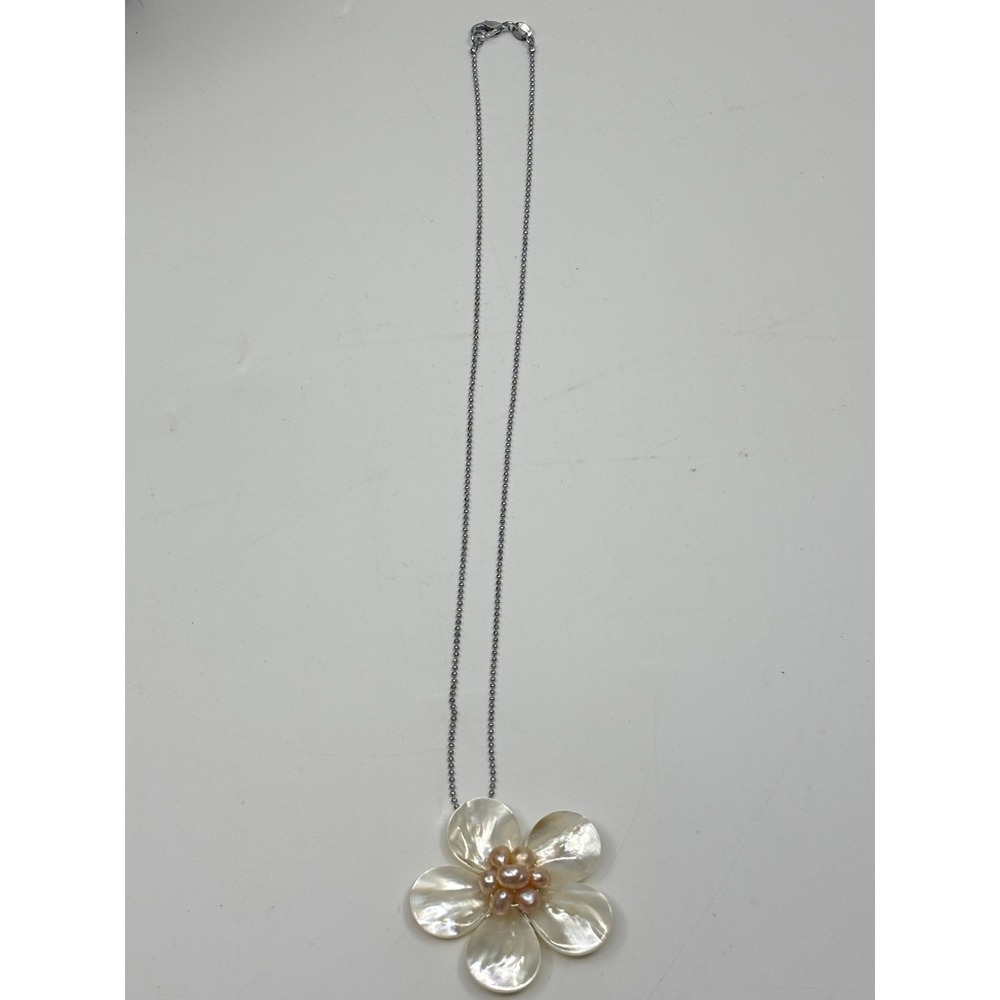 Mother of Pearl Shell Flower Pendant Necklace Pink Freshwater Pearl 18KGP 18in - Picture 2 of 9